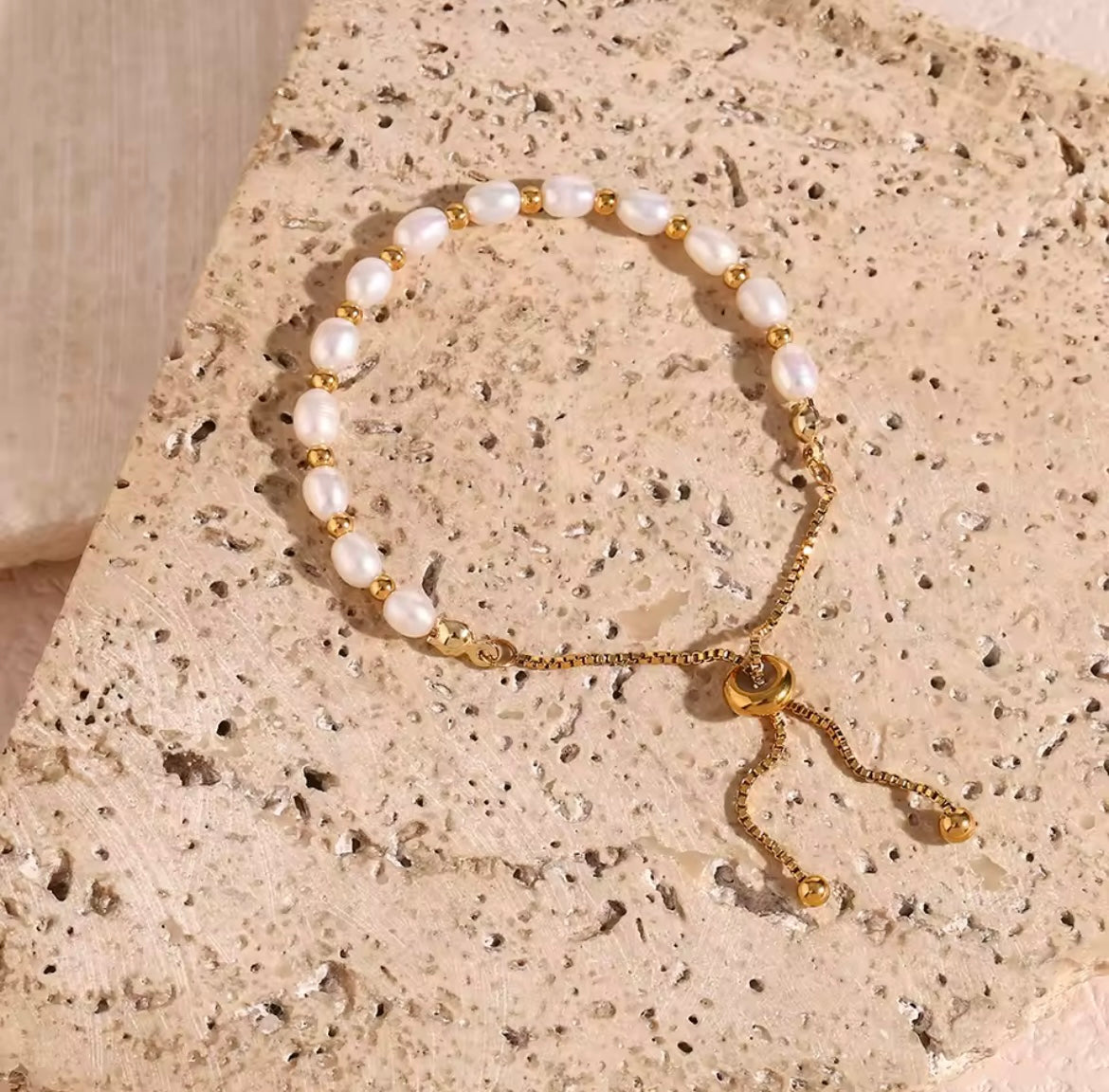 House of Hearts Stainless Steel 18k Gold Plated Freshwater Pearl Bracelet