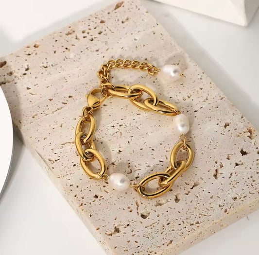 House of Hearts Stainless Steel 18k Gold Plated Freshwater Pearl Bracelet