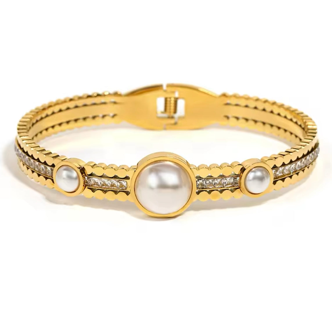 Samantha 18k Gold Plated Bangle